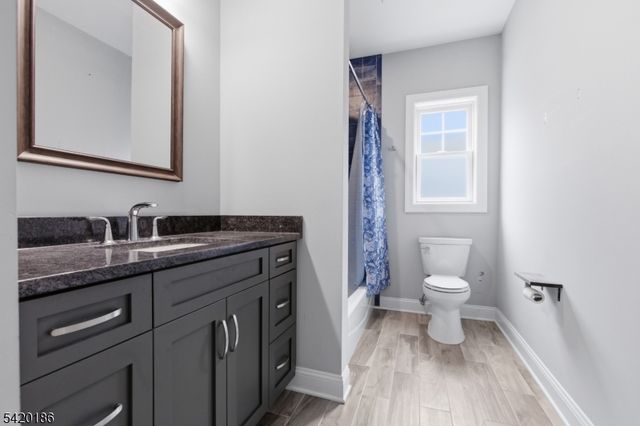11 Bluffs Ct, Hamburg Boro, NJ 07419