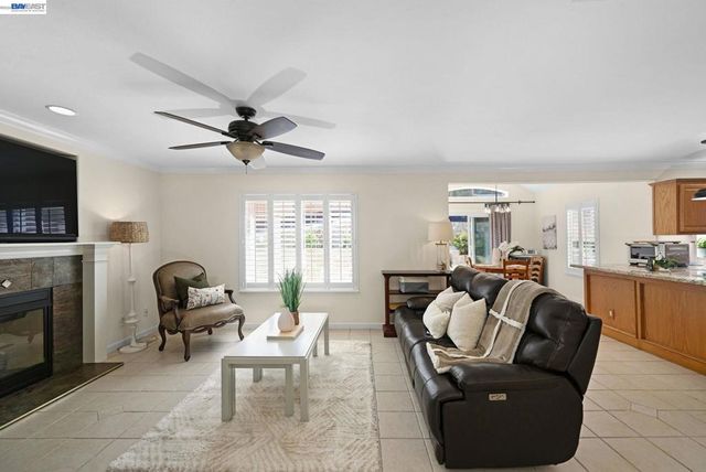 2473 Centennial Ln, Hayward, CA 94541