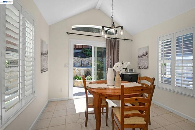 2473 Centennial Ln, Hayward, CA 94541
