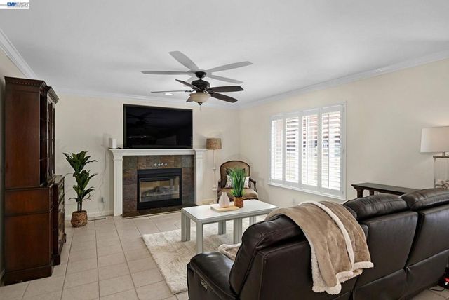 2473 Centennial Ln, Hayward, CA 94541