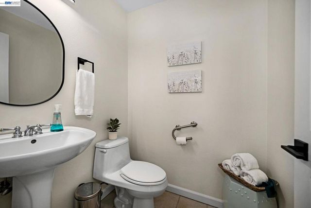 2473 Centennial Ln, Hayward, CA 94541