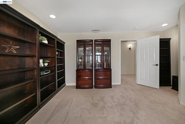 2473 Centennial Ln, Hayward, CA 94541