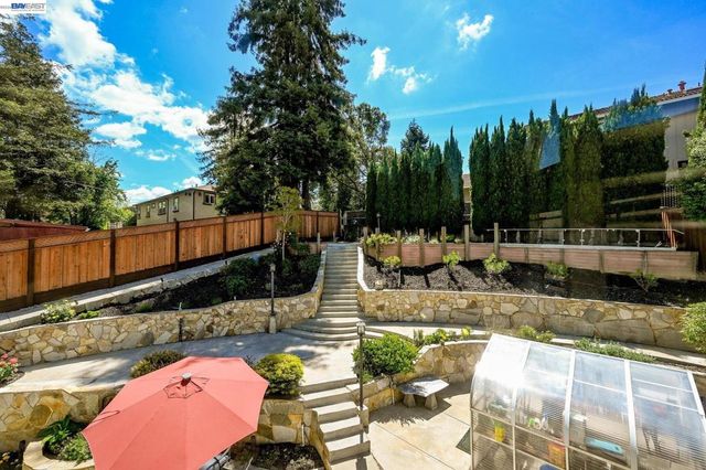 2473 Centennial Ln, Hayward, CA 94541