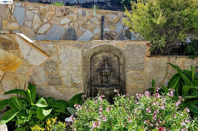 2473 Centennial Ln, Hayward, CA 94541