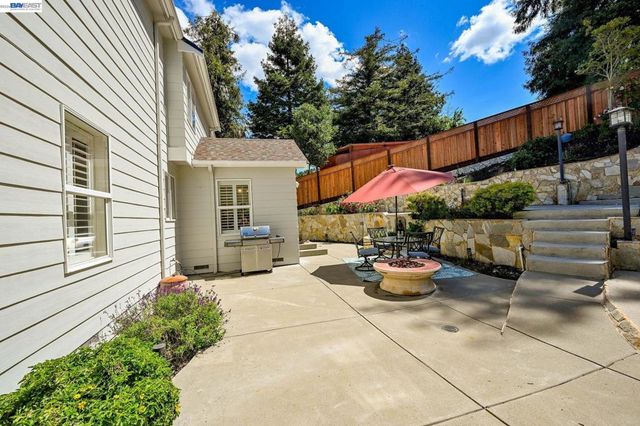2473 Centennial Ln, Hayward, CA 94541