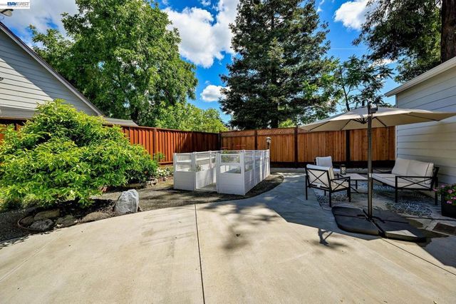 2473 Centennial Ln, Hayward, CA 94541