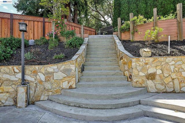 2473 Centennial Ln, Hayward, CA 94541
