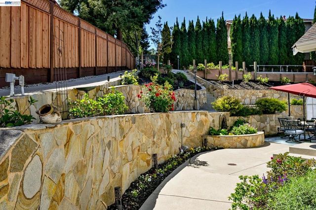 2473 Centennial Ln, Hayward, CA 94541