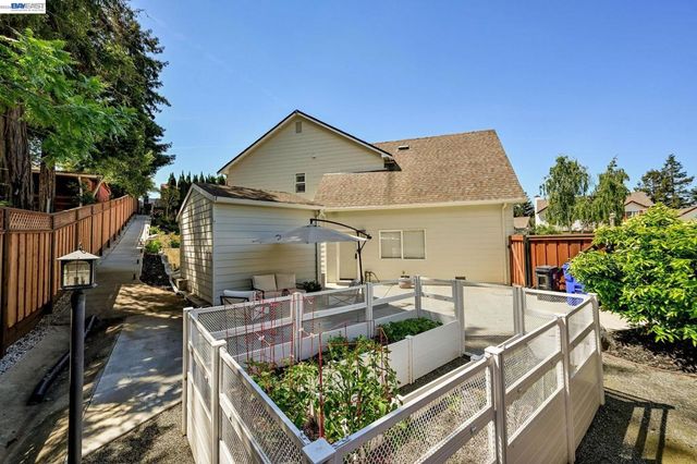 2473 Centennial Ln, Hayward, CA 94541