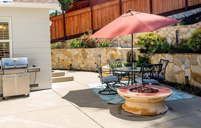 2473 Centennial Ln, Hayward, CA 94541