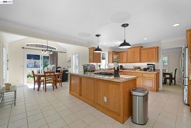 2473 Centennial Ln, Hayward, CA 94541