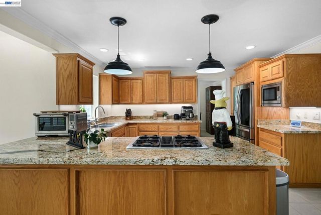 2473 Centennial Ln, Hayward, CA 94541