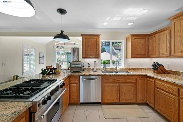 2473 Centennial Ln, Hayward, CA 94541