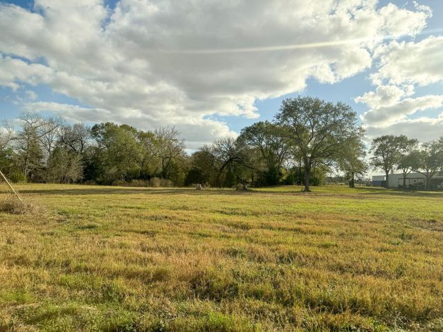 42895 Henson Rd, Hempstead, TX 77445