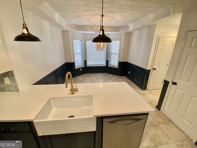 2935 Meadow Gate Way, Loganville, GA 30052