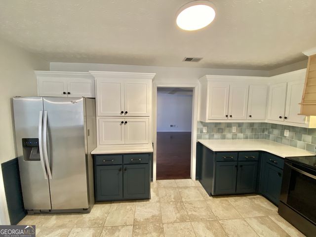 2935 Meadow Gate Way, Loganville, GA 30052