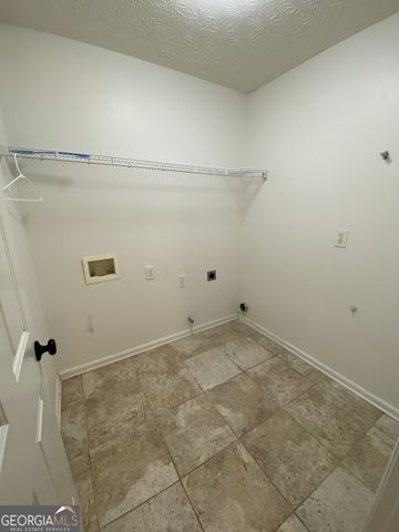 2935 Meadow Gate Way, Loganville, GA 30052