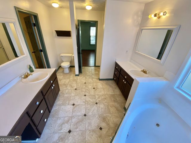 2935 Meadow Gate Way, Loganville, GA 30052