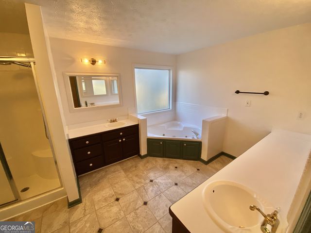 2935 Meadow Gate Way, Loganville, GA 30052