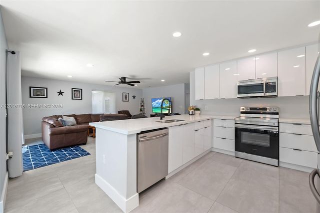 13910 Monticello St, Davie, FL 33325