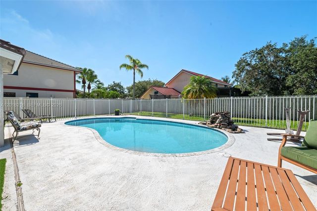 13910 Monticello St, Davie, FL 33325