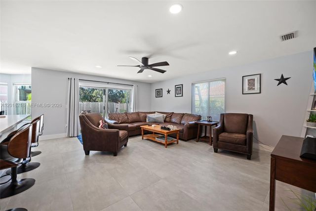 13910 Monticello St, Davie, FL 33325