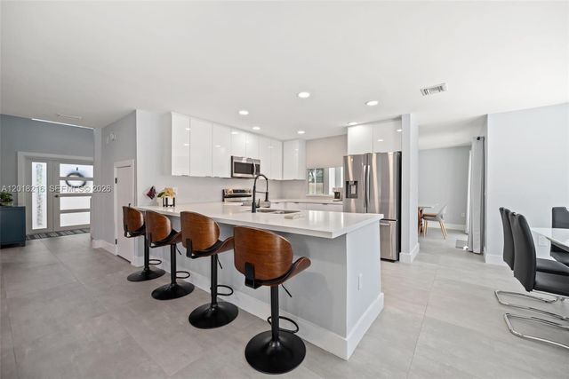 13910 Monticello St, Davie, FL 33325