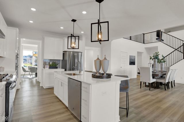 2353 Red Squirrel Way, Zionsville, IN 46077