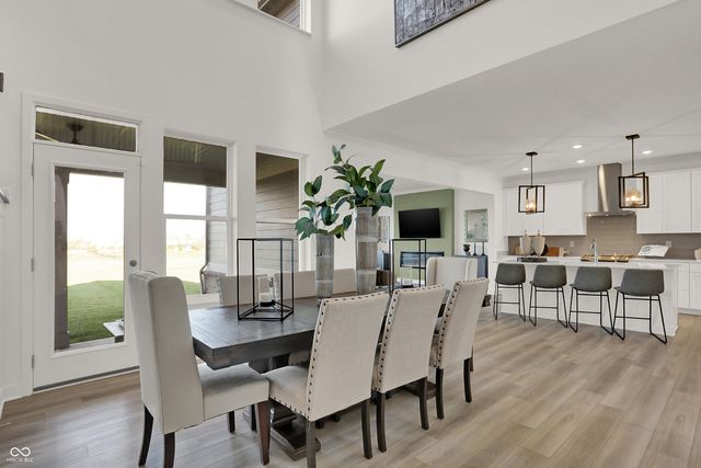 2353 Red Squirrel Way, Zionsville, IN 46077