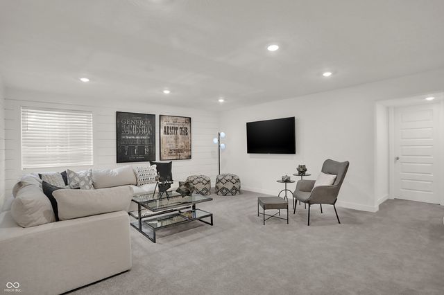 2353 Red Squirrel Way, Zionsville, IN 46077