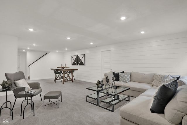 2353 Red Squirrel Way, Zionsville, IN 46077
