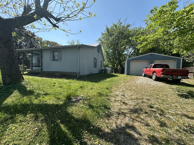 10182 Hopewell Rd, Silver Point, TN 38582