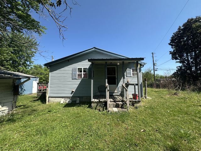 10182 Hopewell Rd, Silver Point, TN 38582