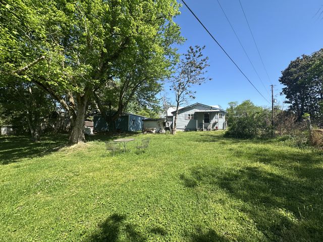 10182 Hopewell Rd, Silver Point, TN 38582