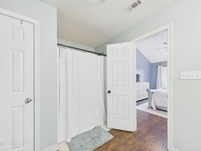 5801 Julie Lane, Ocean Springs, MS 39564