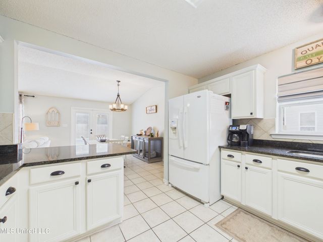 5801 Julie Lane, Ocean Springs, MS 39564