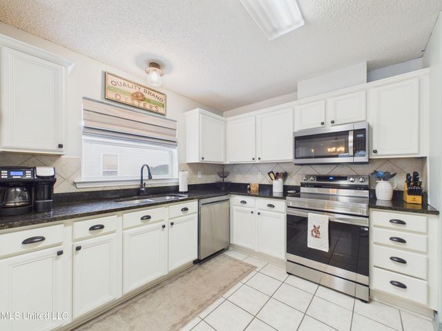 5801 Julie Lane, Ocean Springs, MS 39564