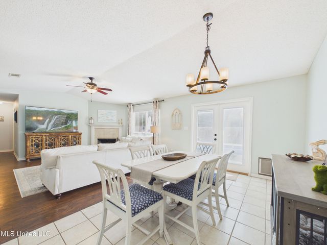 5801 Julie Lane, Ocean Springs, MS 39564