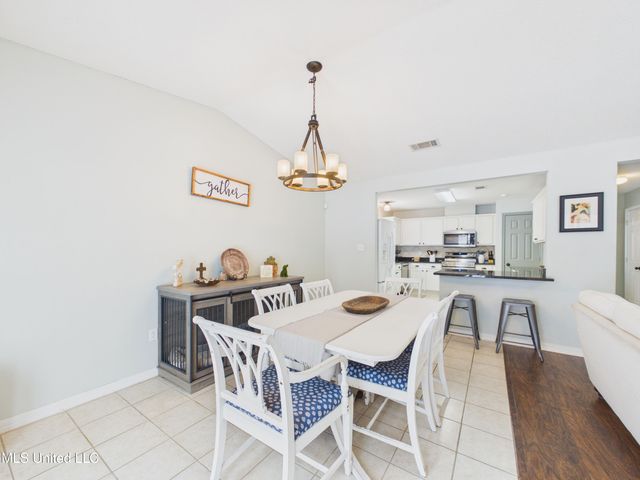 5801 Julie Lane, Ocean Springs, MS 39564