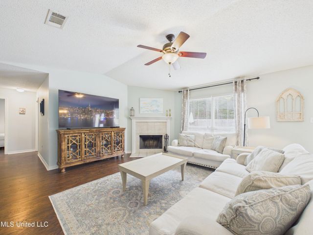 5801 Julie Lane, Ocean Springs, MS 39564