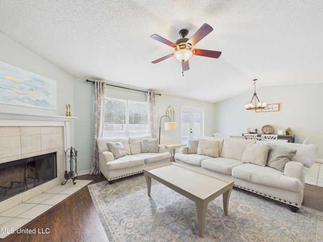 5801 Julie Lane, Ocean Springs, MS 39564