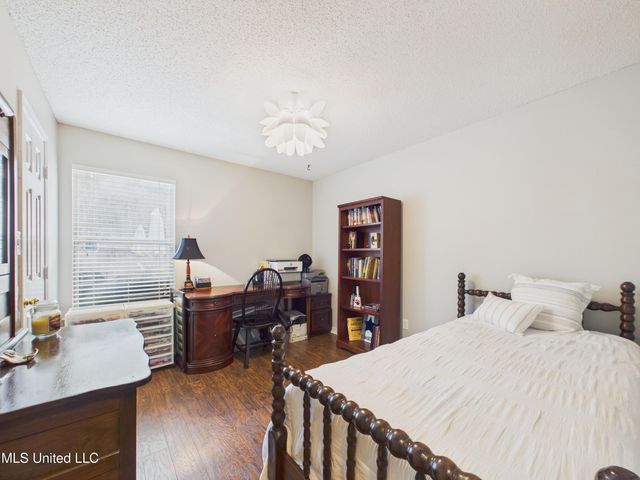 5801 Julie Lane, Ocean Springs, MS 39564