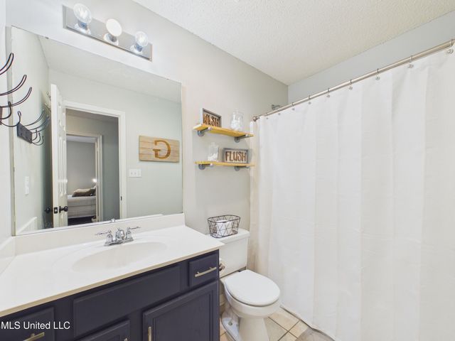 5801 Julie Lane, Ocean Springs, MS 39564