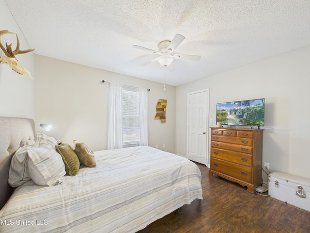 5801 Julie Lane, Ocean Springs, MS 39564