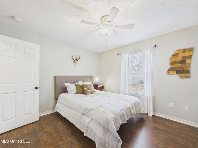 5801 Julie Lane, Ocean Springs, MS 39564