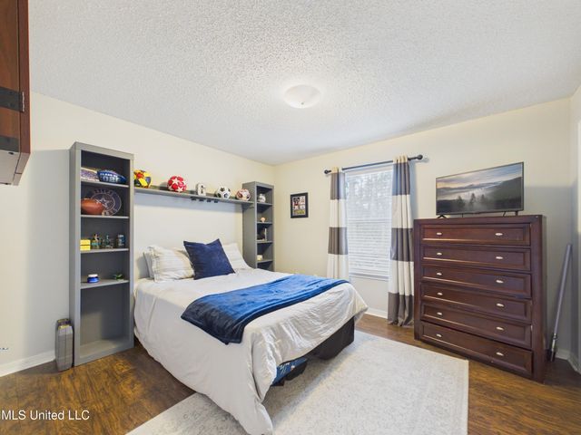 5801 Julie Lane, Ocean Springs, MS 39564