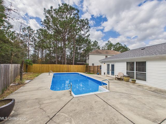 5801 Julie Lane, Ocean Springs, MS 39564