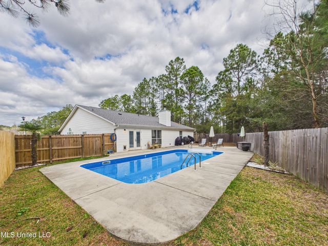 5801 Julie Lane, Ocean Springs, MS 39564