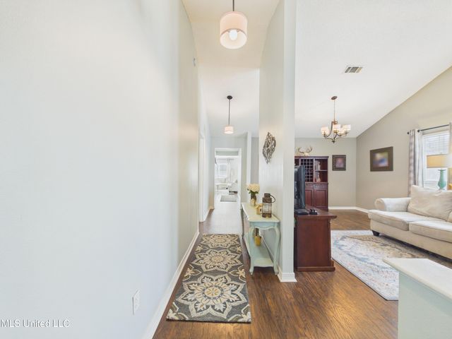 5801 Julie Lane, Ocean Springs, MS 39564