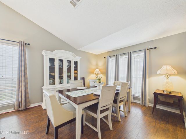 5801 Julie Lane, Ocean Springs, MS 39564